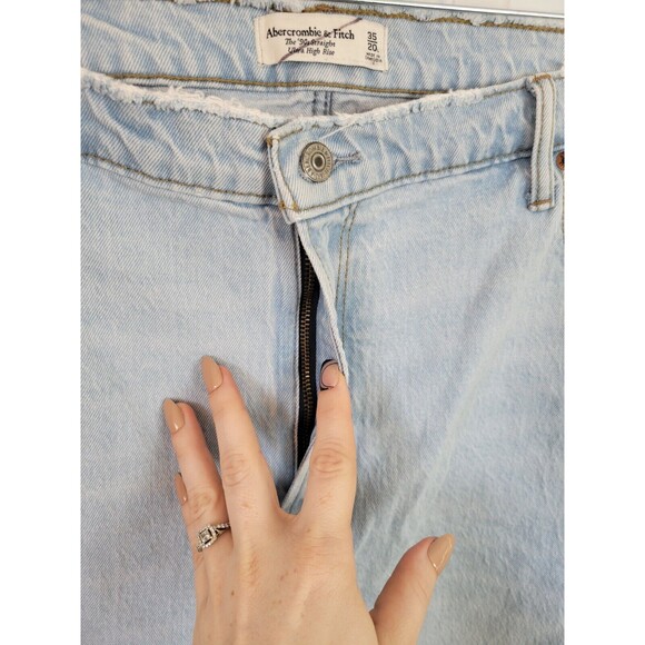 Abercrombie and Fitch Womens Plus Size 90s Straight Ultra High Rise Jean… - Picture 4 of 8